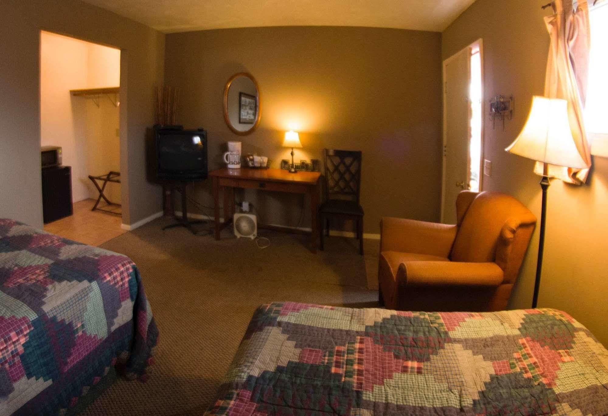 غرب يلوستون Yellowstone Holiday Motel المظهر الخارجي الصورة