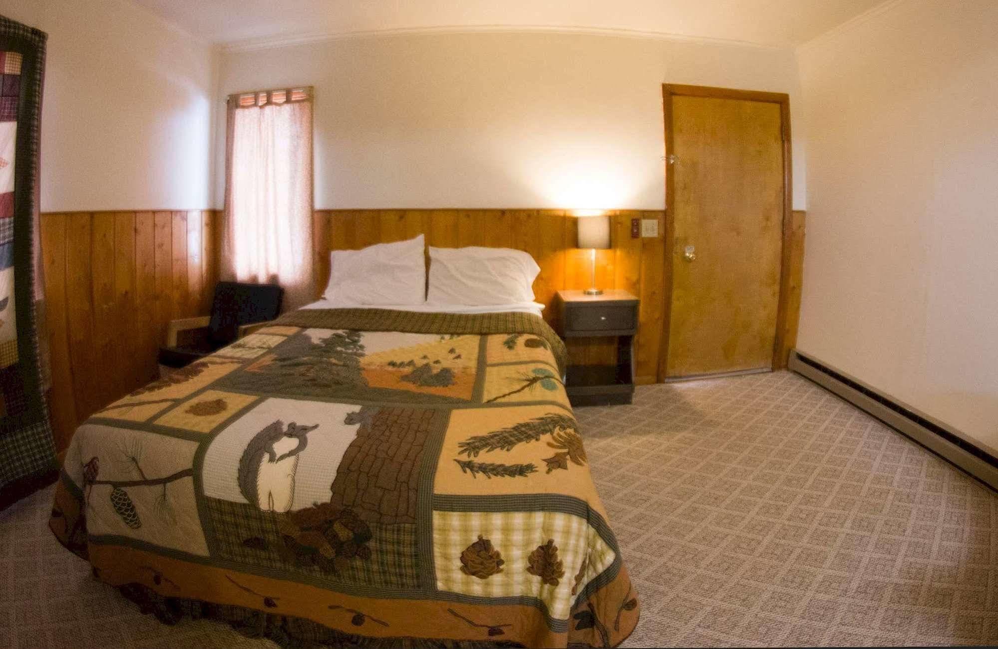 غرب يلوستون Yellowstone Holiday Motel المظهر الخارجي الصورة