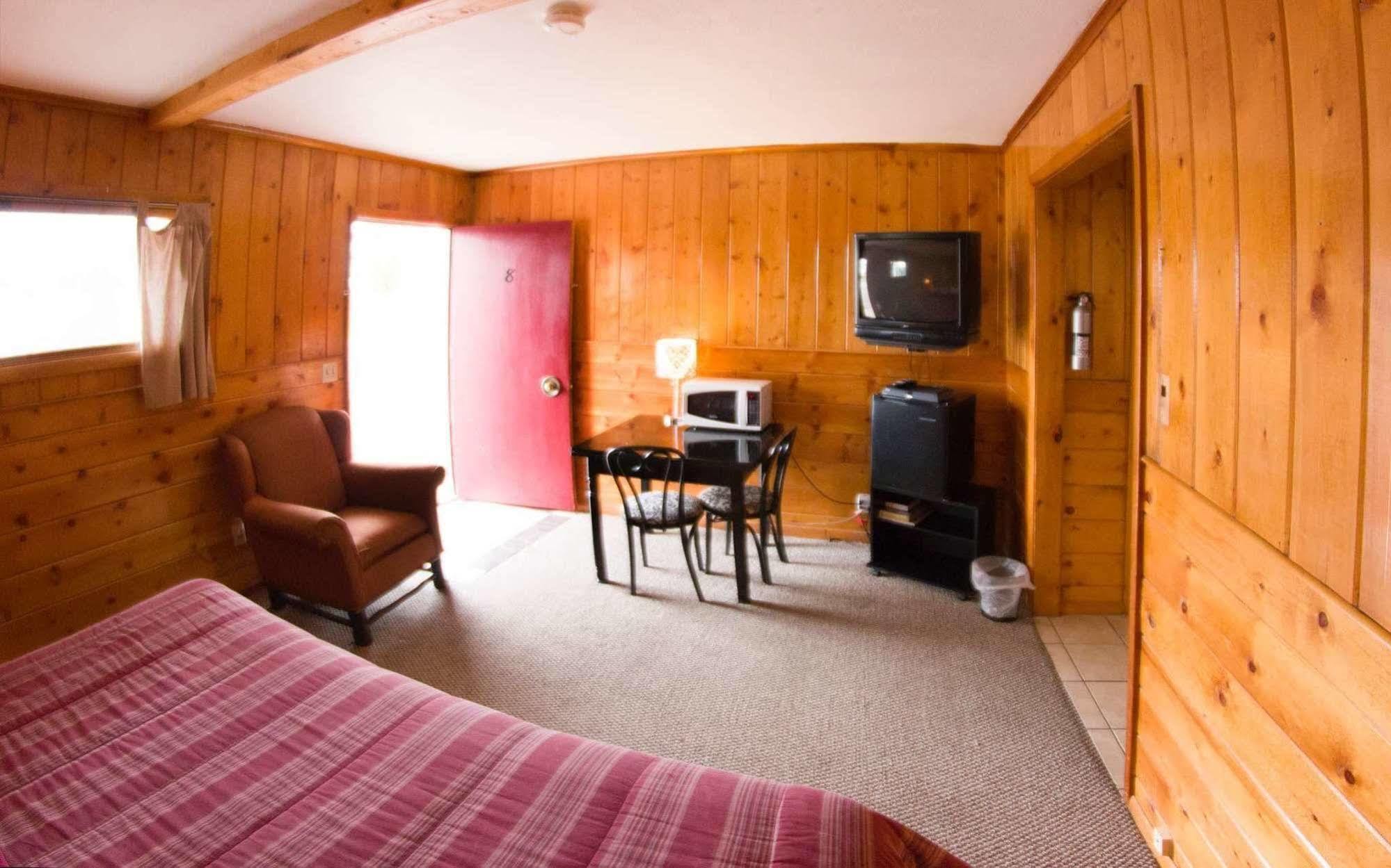 غرب يلوستون Yellowstone Holiday Motel المظهر الخارجي الصورة