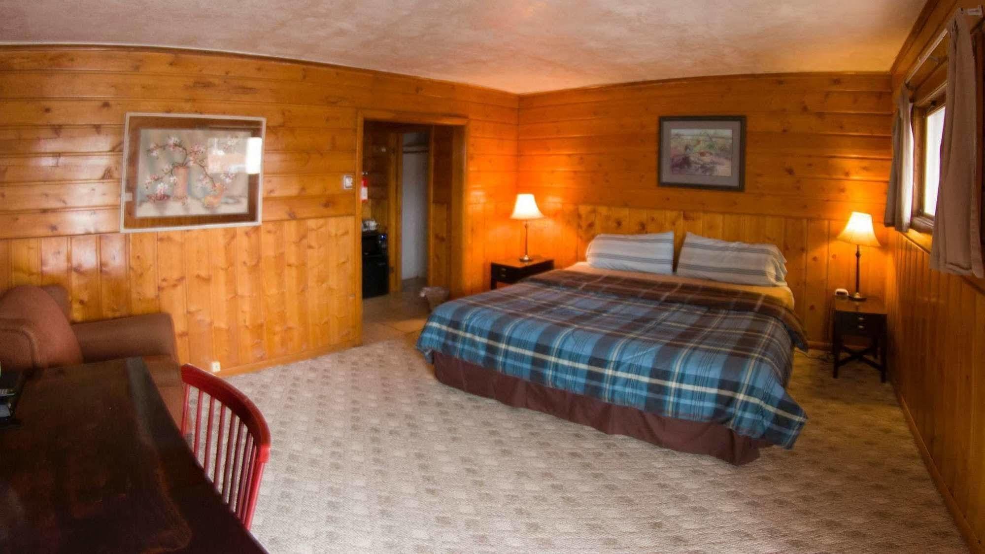 غرب يلوستون Yellowstone Holiday Motel المظهر الخارجي الصورة