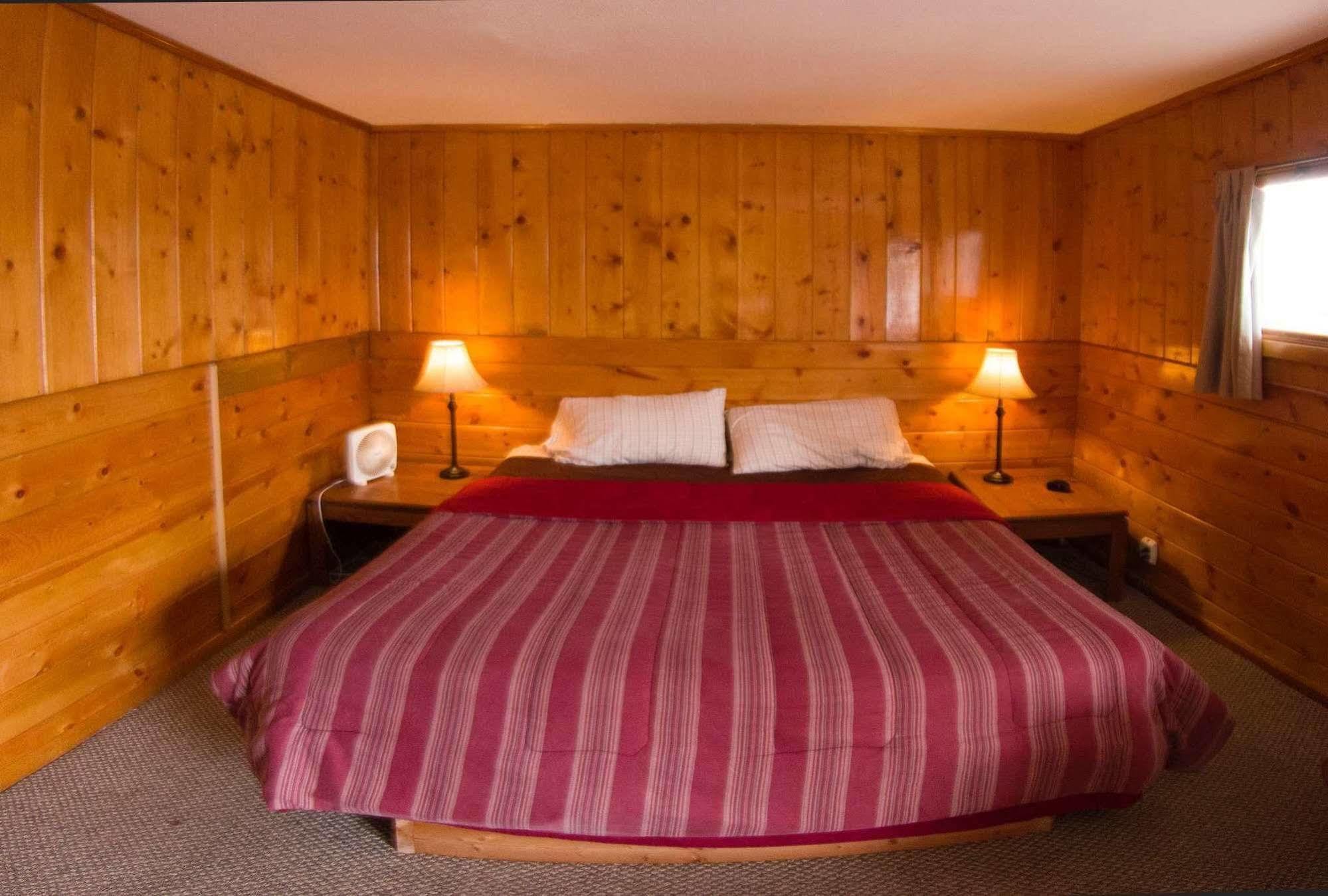 غرب يلوستون Yellowstone Holiday Motel المظهر الخارجي الصورة