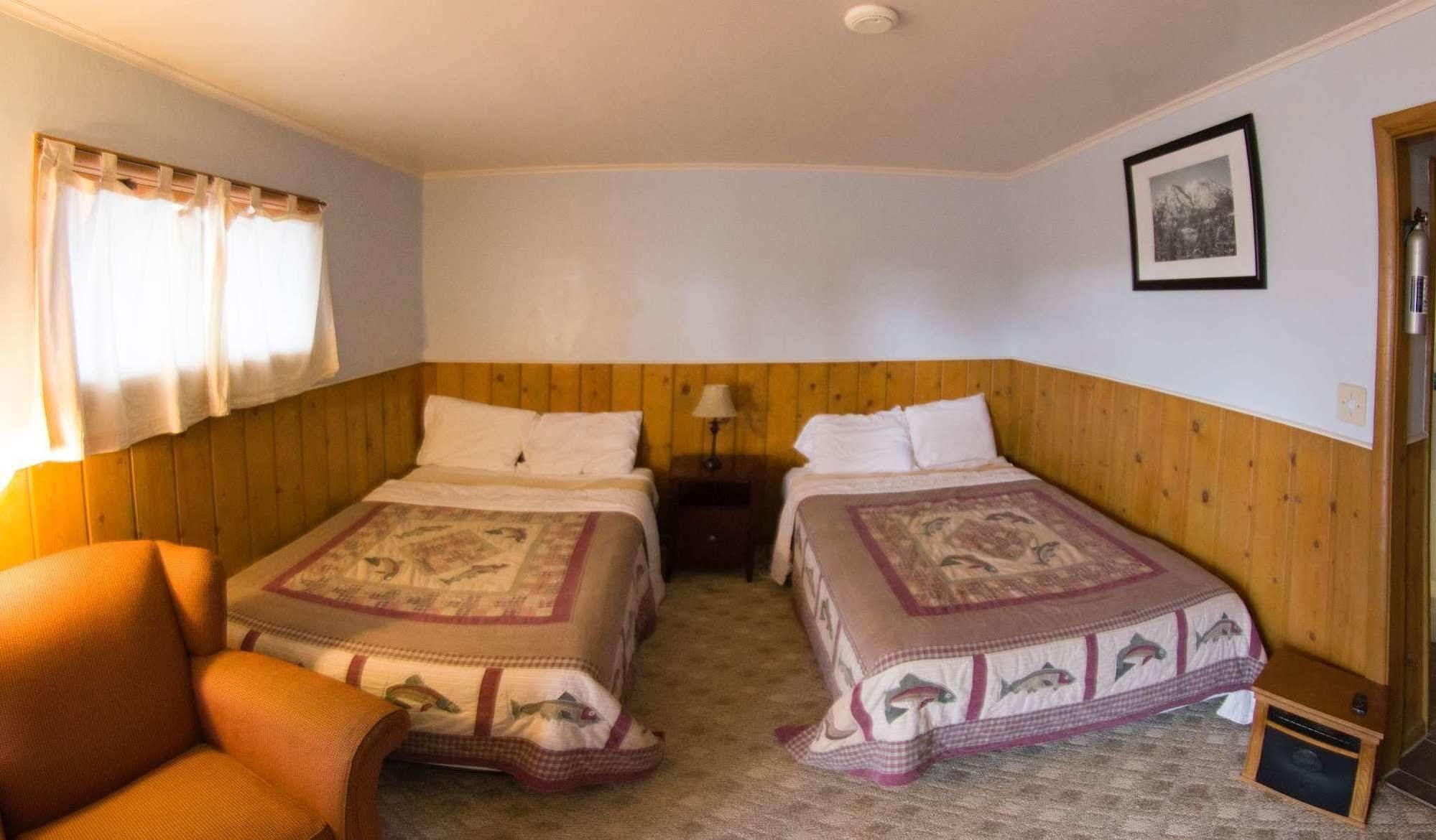 غرب يلوستون Yellowstone Holiday Motel المظهر الخارجي الصورة