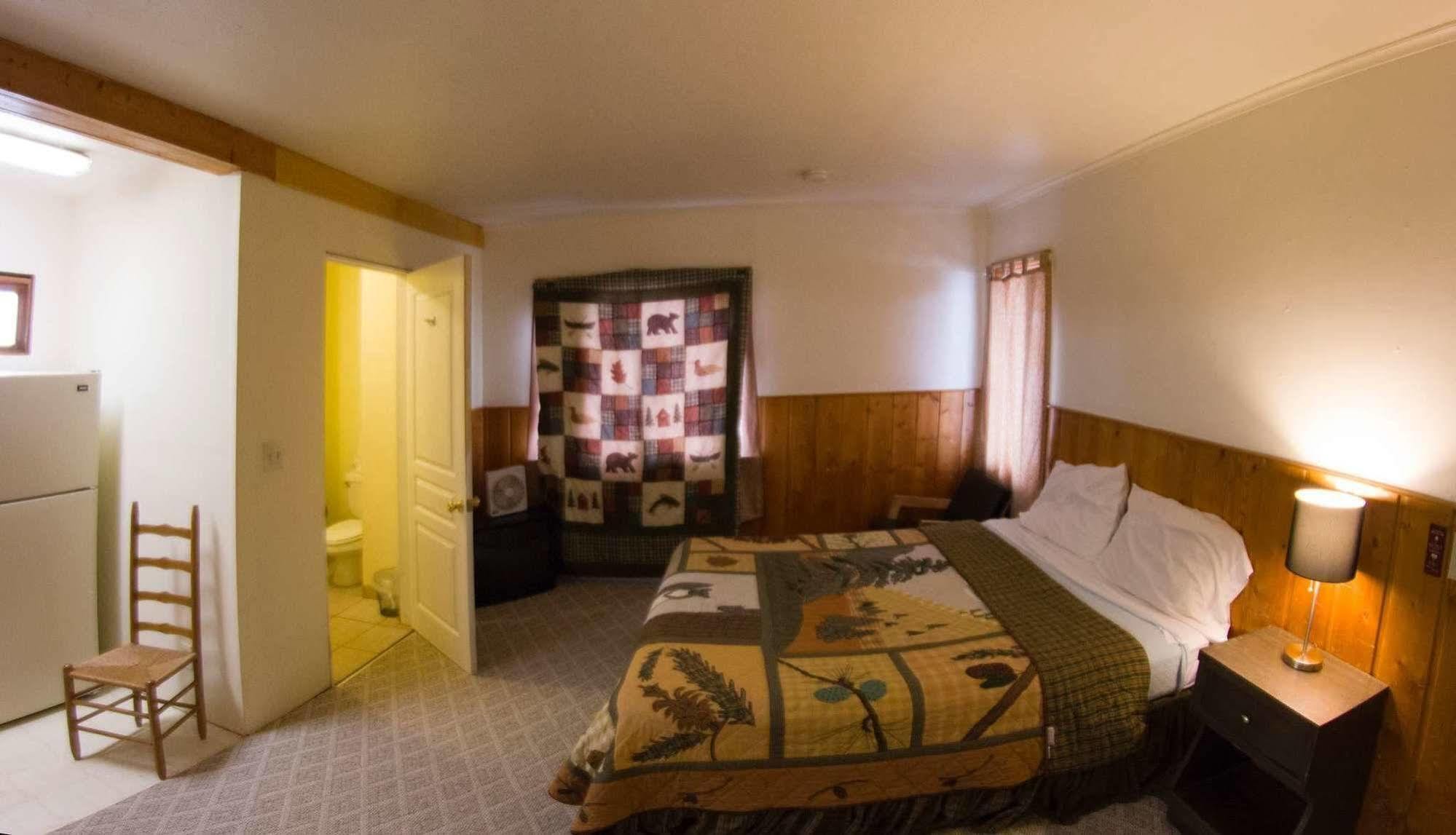 غرب يلوستون Yellowstone Holiday Motel المظهر الخارجي الصورة