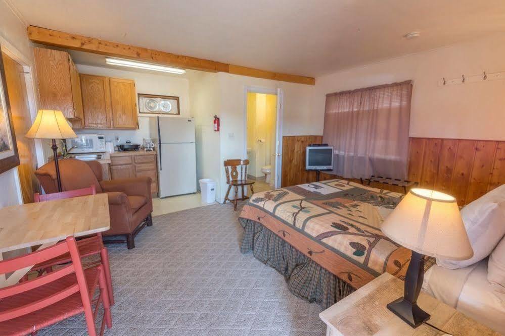 غرب يلوستون Yellowstone Holiday Motel المظهر الخارجي الصورة