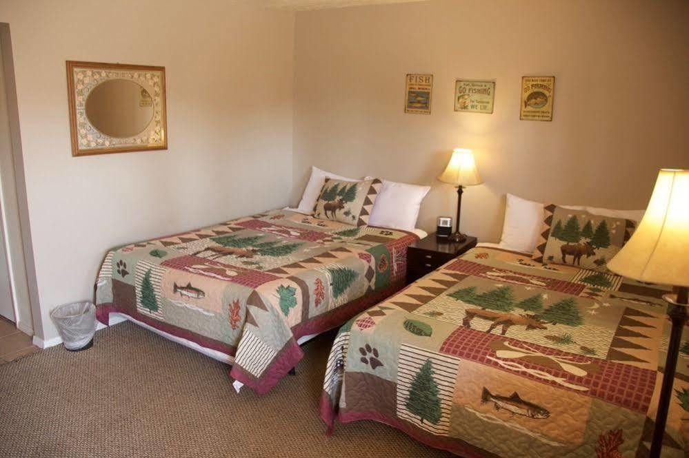 غرب يلوستون Yellowstone Holiday Motel المظهر الخارجي الصورة