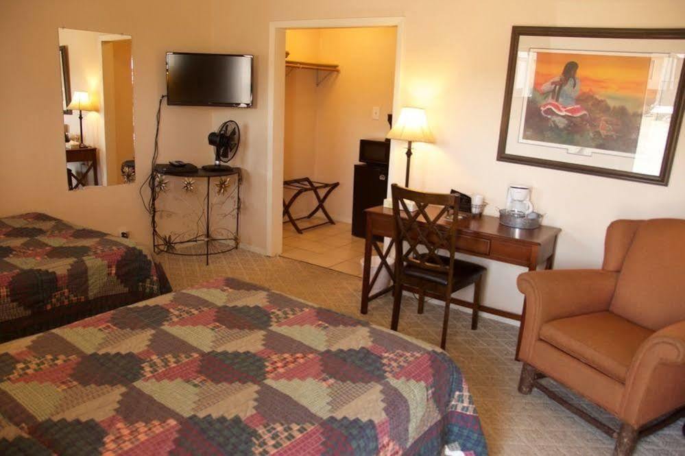 غرب يلوستون Yellowstone Holiday Motel المظهر الخارجي الصورة